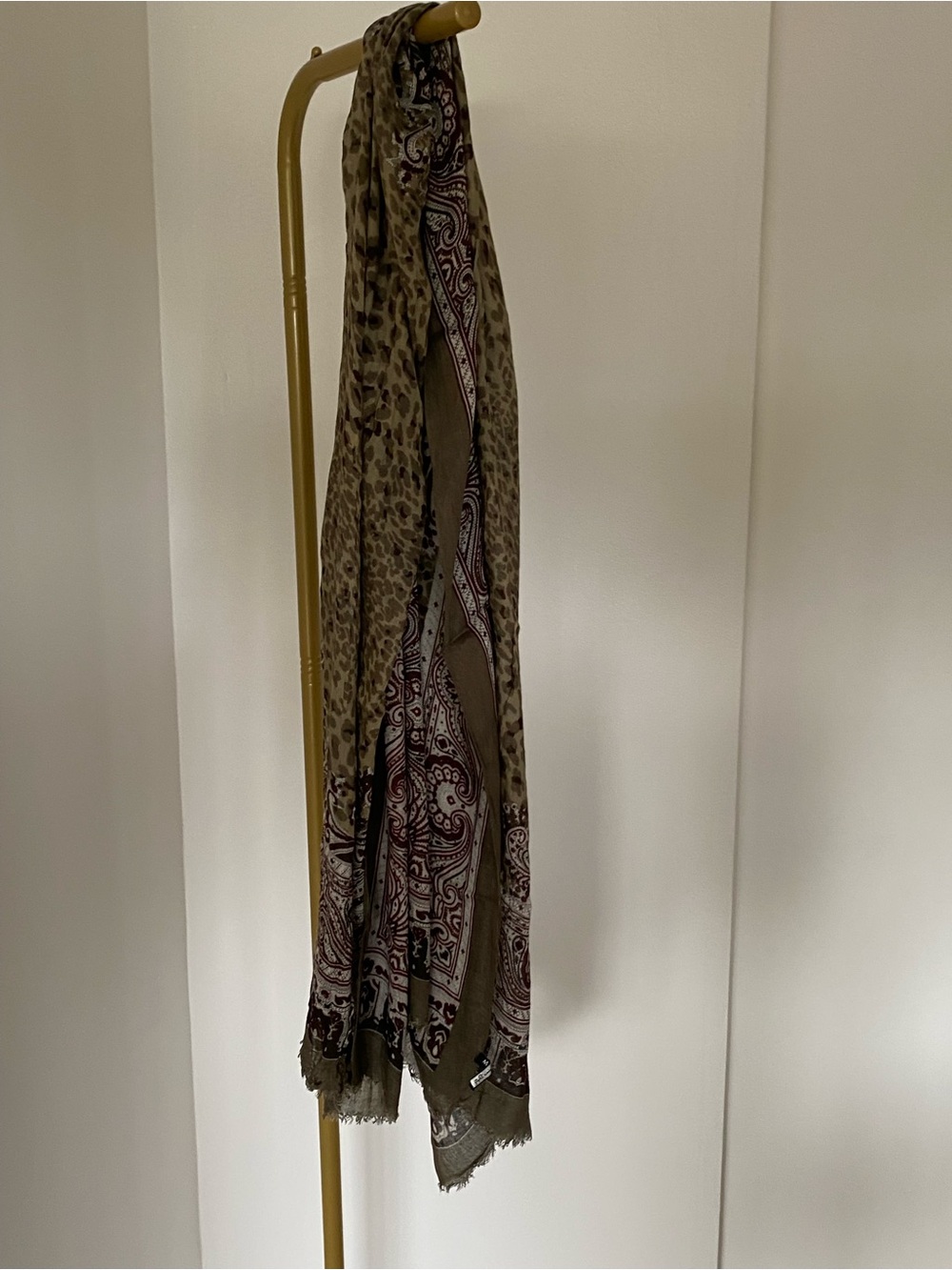 Massimo Dutti Leopard Paisley Print Lightweight Scarf - Picture 3 of 11